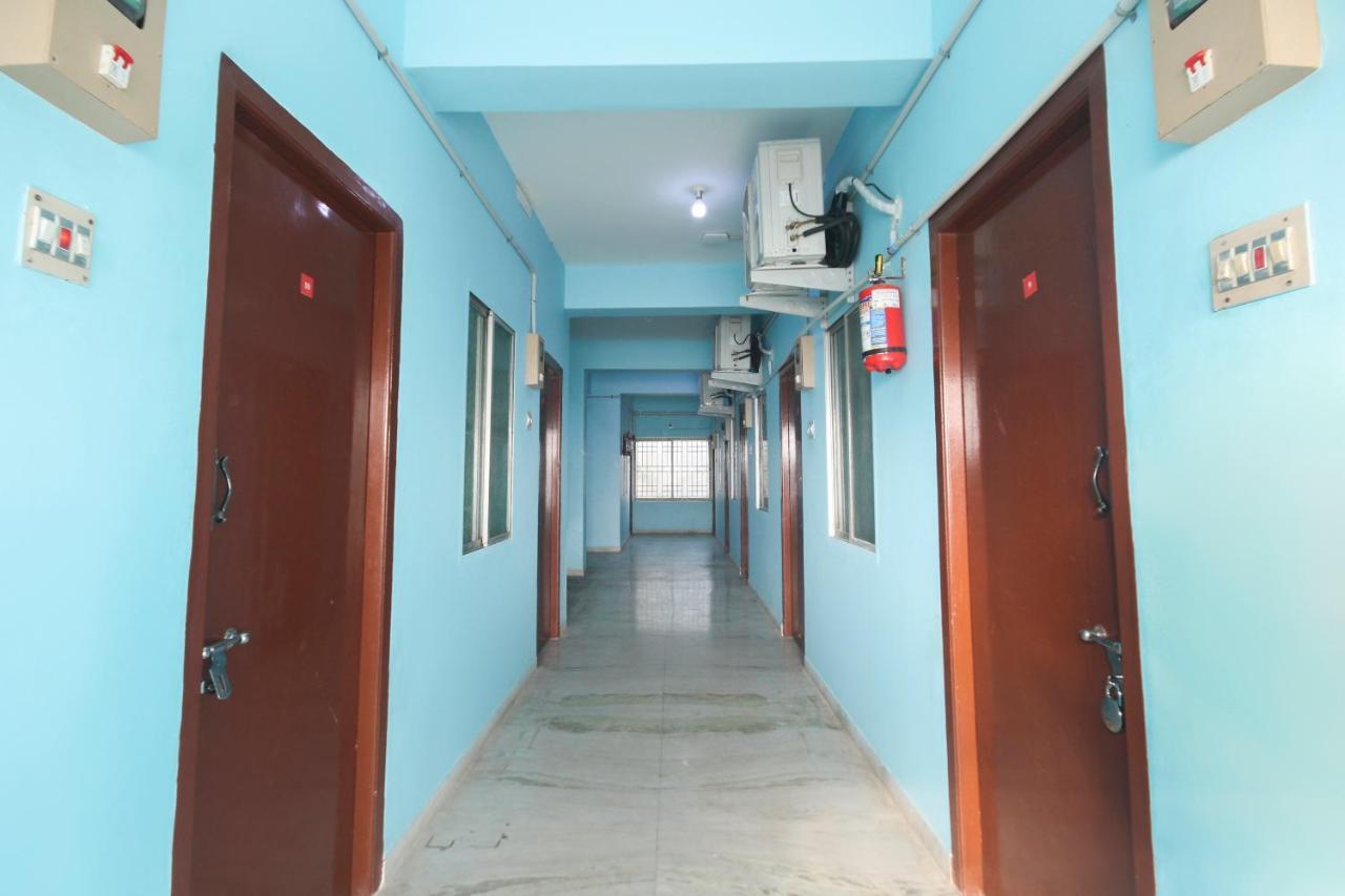 Oyo Flagship 48158 Ss Towers Podanur Exterior photo
