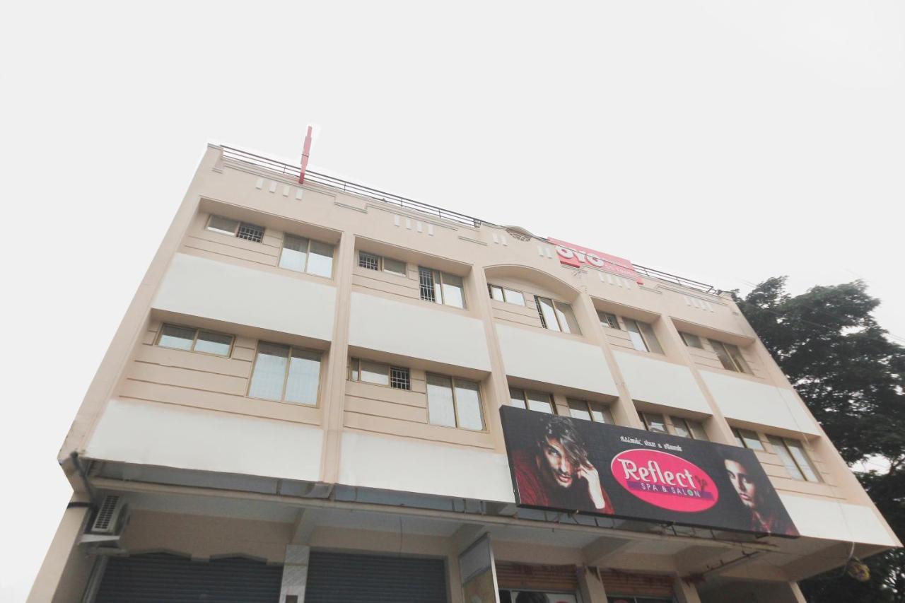 Oyo Flagship 48158 Ss Towers Podanur Exterior photo