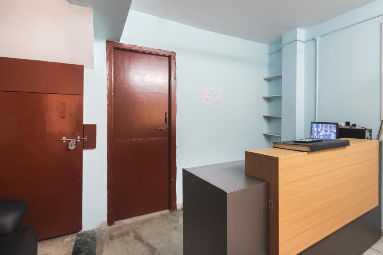 Oyo Flagship 48158 Ss Towers Podanur Exterior photo